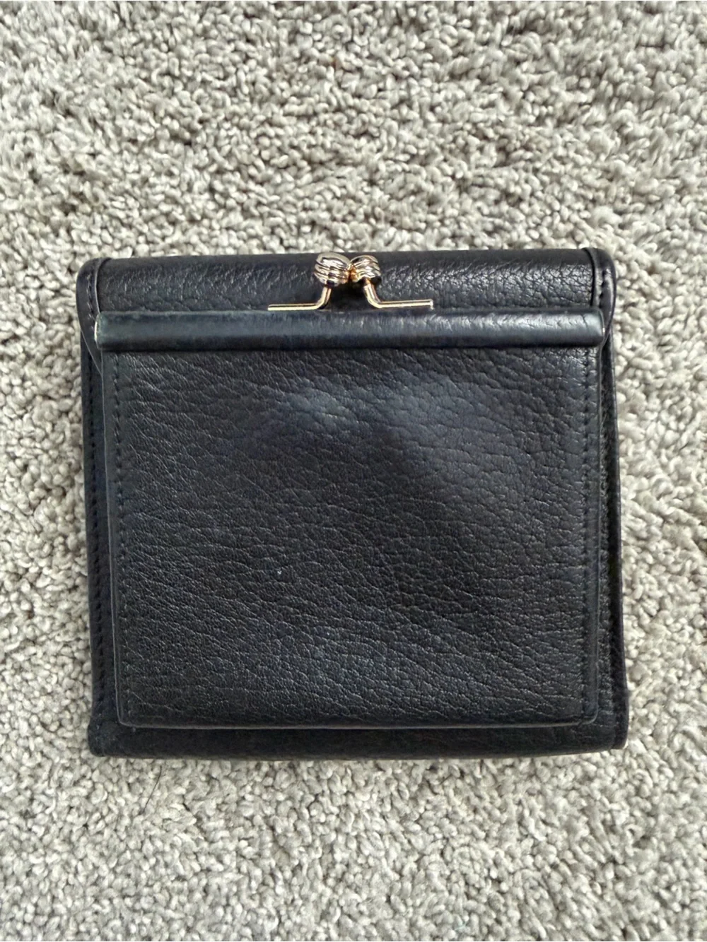 Dooney & Burke Black pebble Leather women’s Bifold Wallet kiss lock